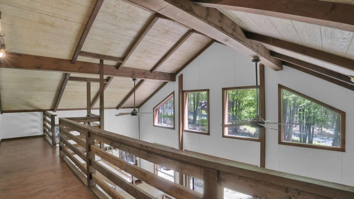 Woodsy Cabin Chalet | Hot Tub | Fire Pit | BB Lake