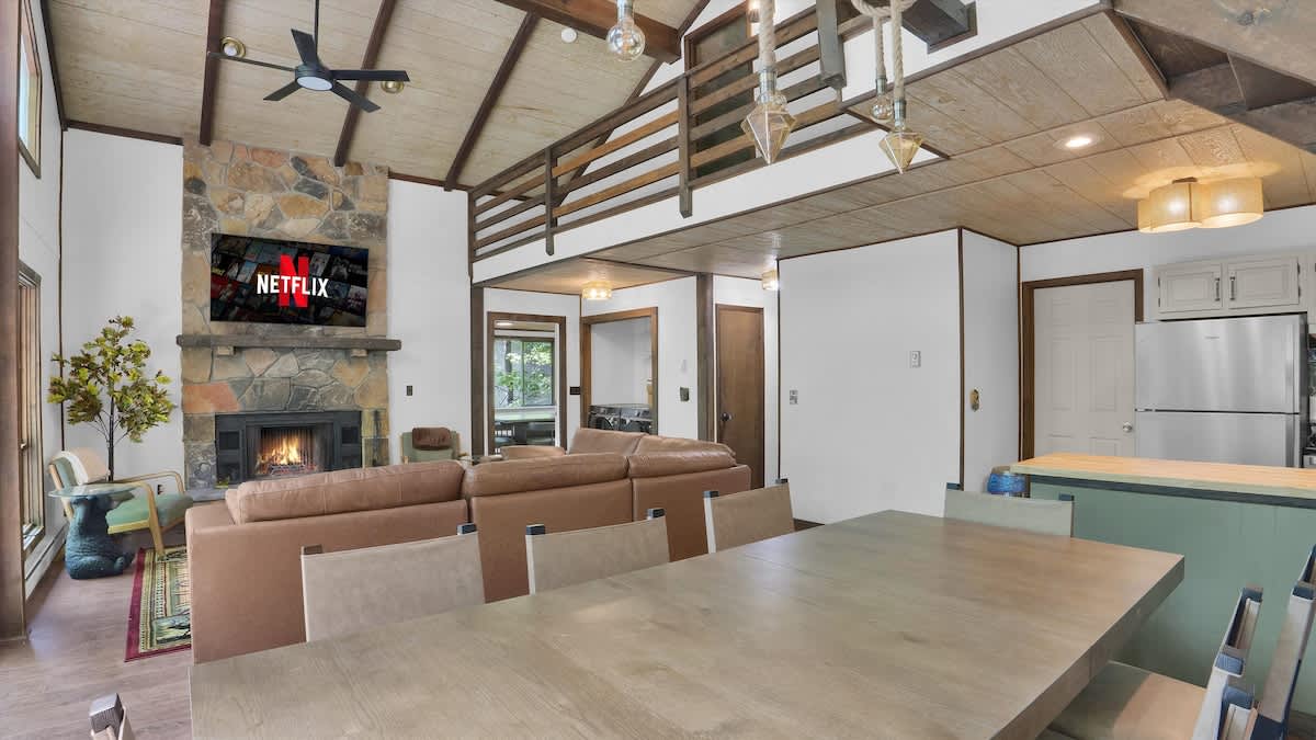 Woodsy Cabin Chalet | Hot Tub | Fire Pit | BB Lake