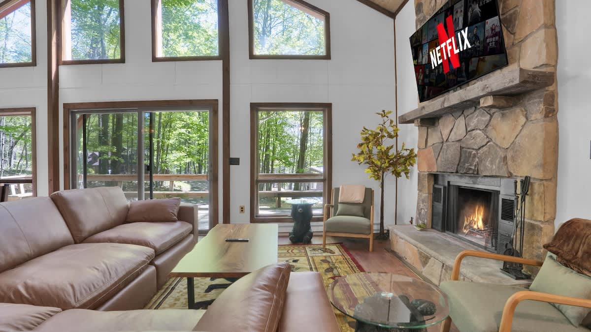 Woodsy Cabin Chalet | Hot Tub | Fire Pit | BB Lake