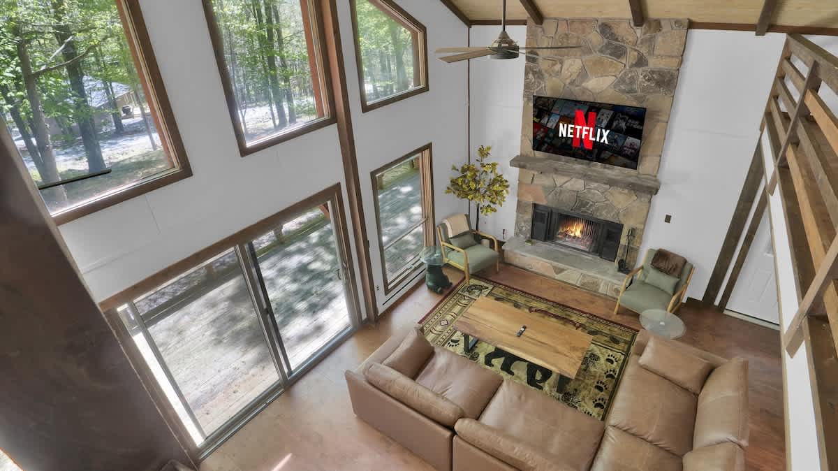 Woodsy Cabin Chalet | Hot Tub | Fire Pit | BB Lake