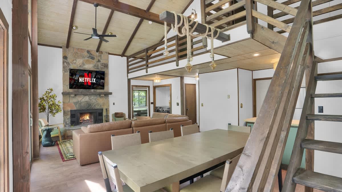 Woodsy Cabin Chalet | Hot Tub | Fire Pit | BB Lake