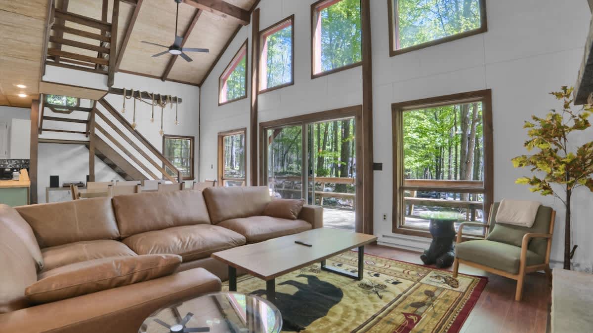 Woodsy Cabin Chalet | Hot Tub | Fire Pit | BB Lake