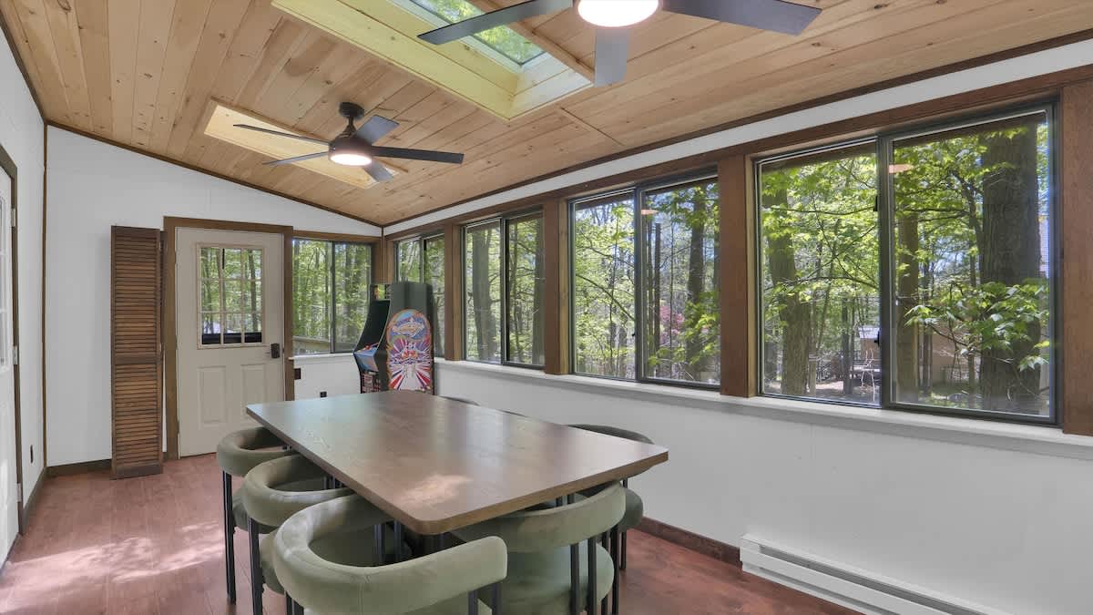 Woodsy Cabin Chalet | Hot Tub | Fire Pit | BB Lake
