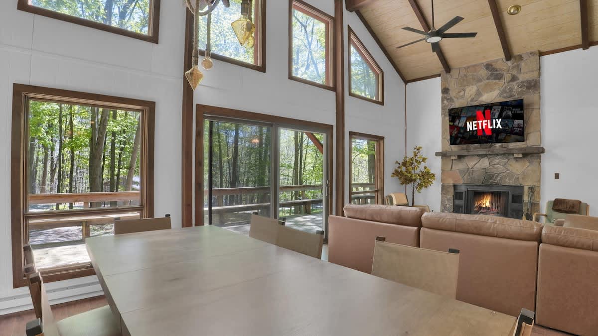 Woodsy Cabin Chalet | Hot Tub | Fire Pit | BB Lake