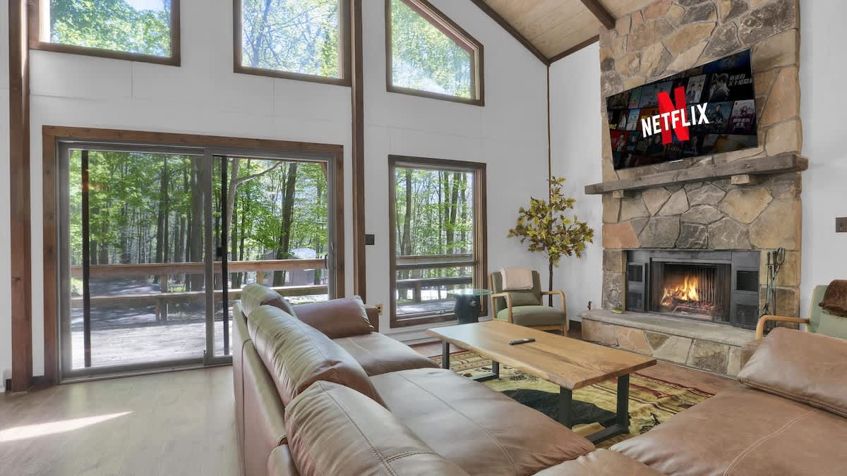 Woodsy Cabin Chalet | Hot Tub | Fire Pit | BB Lake