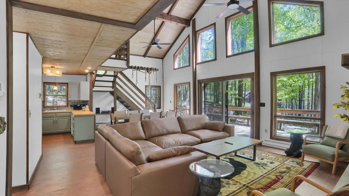 Woodsy Cabin Chalet | Hot Tub | Fire Pit | BB Lake