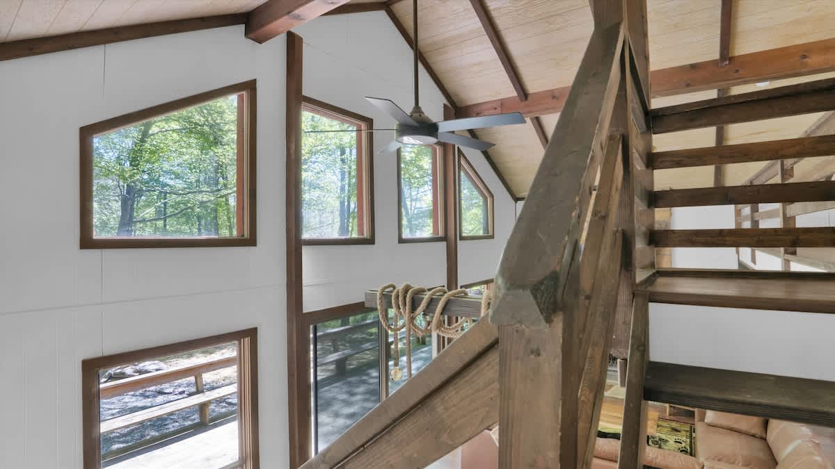 Woodsy Cabin Chalet | Hot Tub | Fire Pit | BB Lake