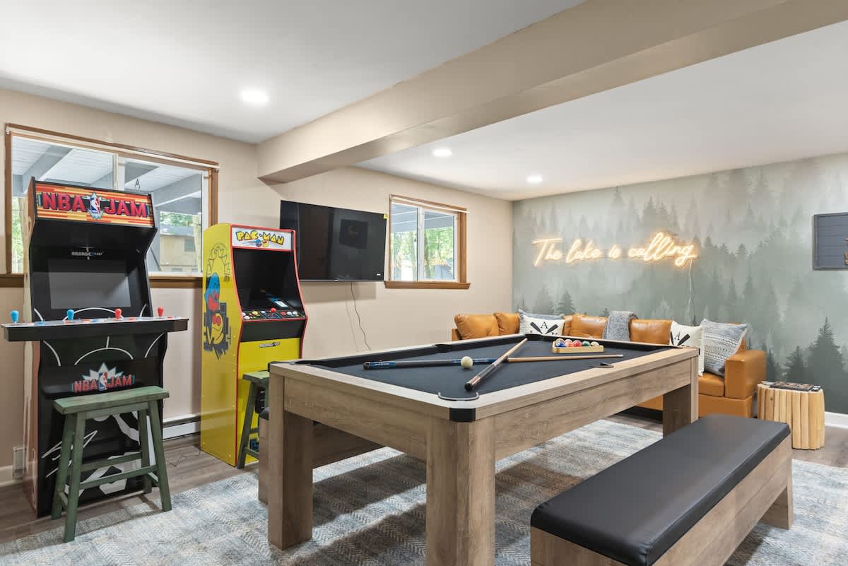 Luxury Pocono Escape | Hot Tub | Game Room