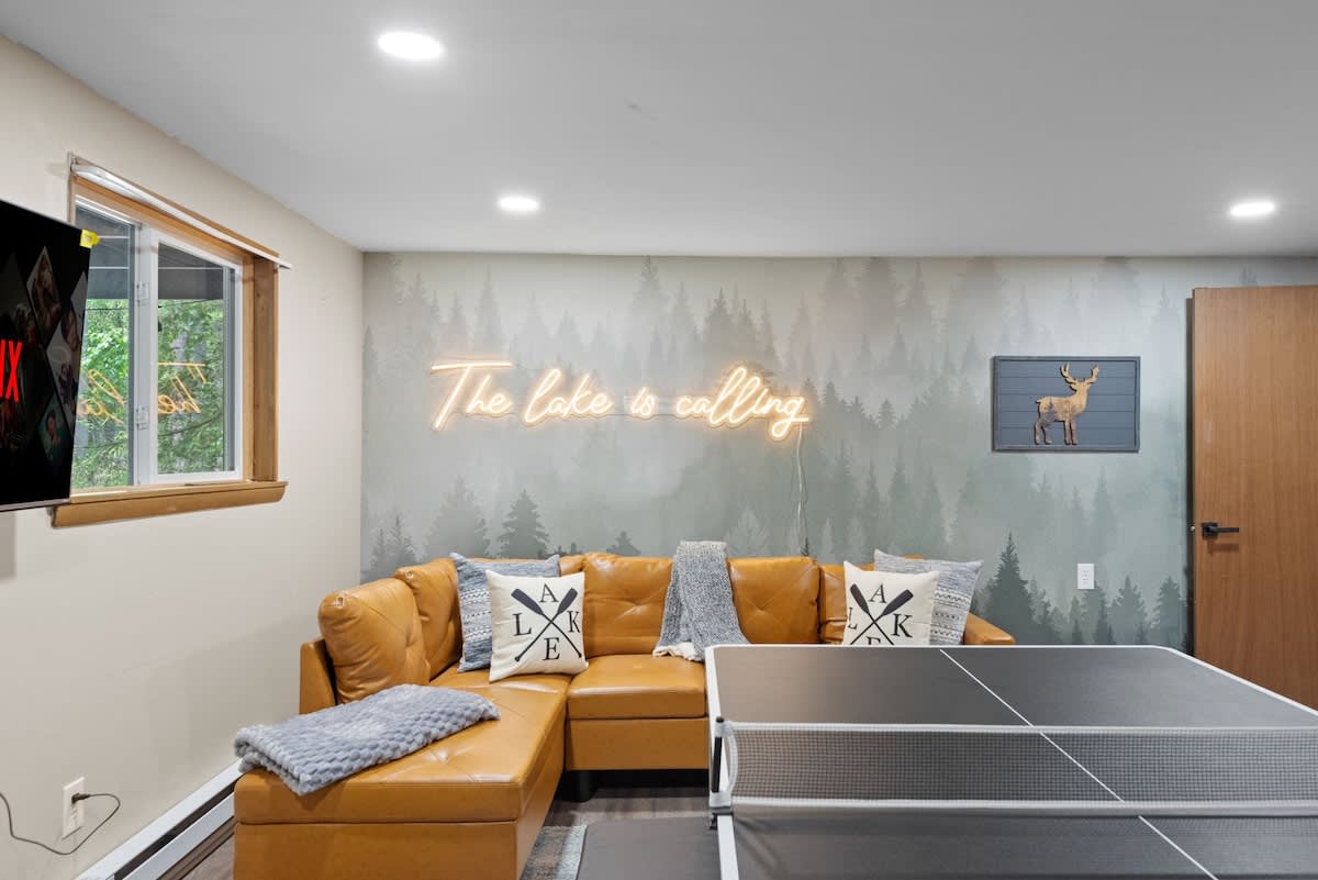 Luxury Pocono Escape | Hot Tub | Game Room
