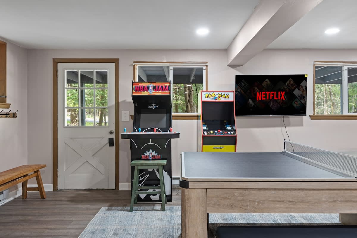 Luxury Pocono Escape | Hot Tub | Game Room