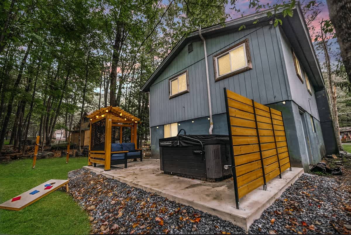 Luxury Pocono Escape | Hot Tub | Game Room
