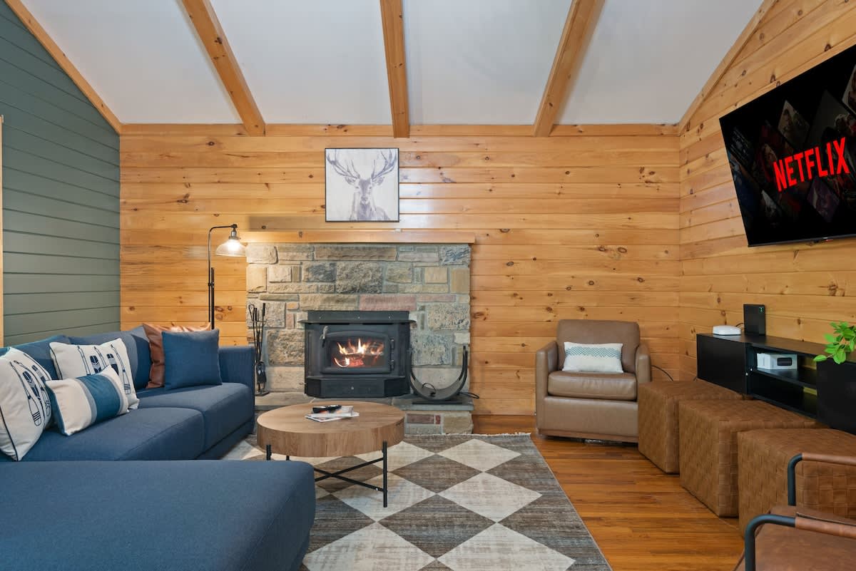 Luxury Pocono Escape | Hot Tub | Game Room