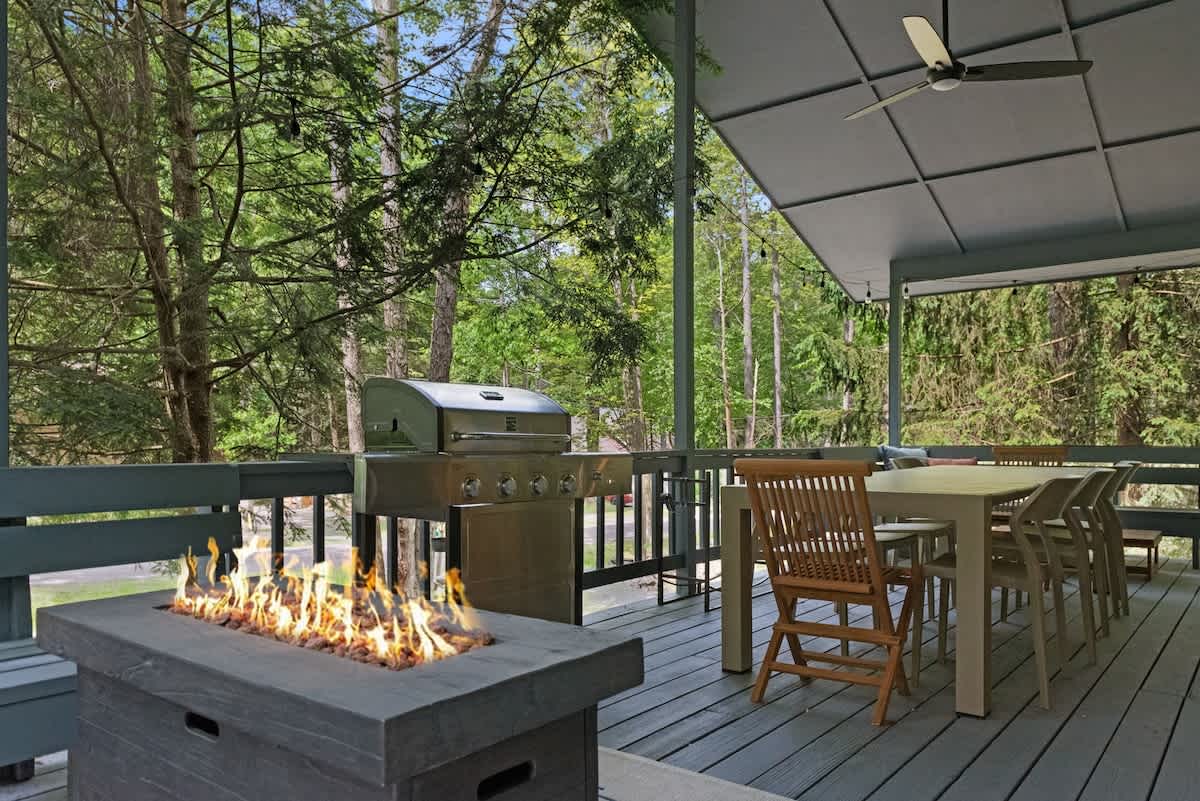 Luxury Pocono Escape | Hot Tub | Game Room