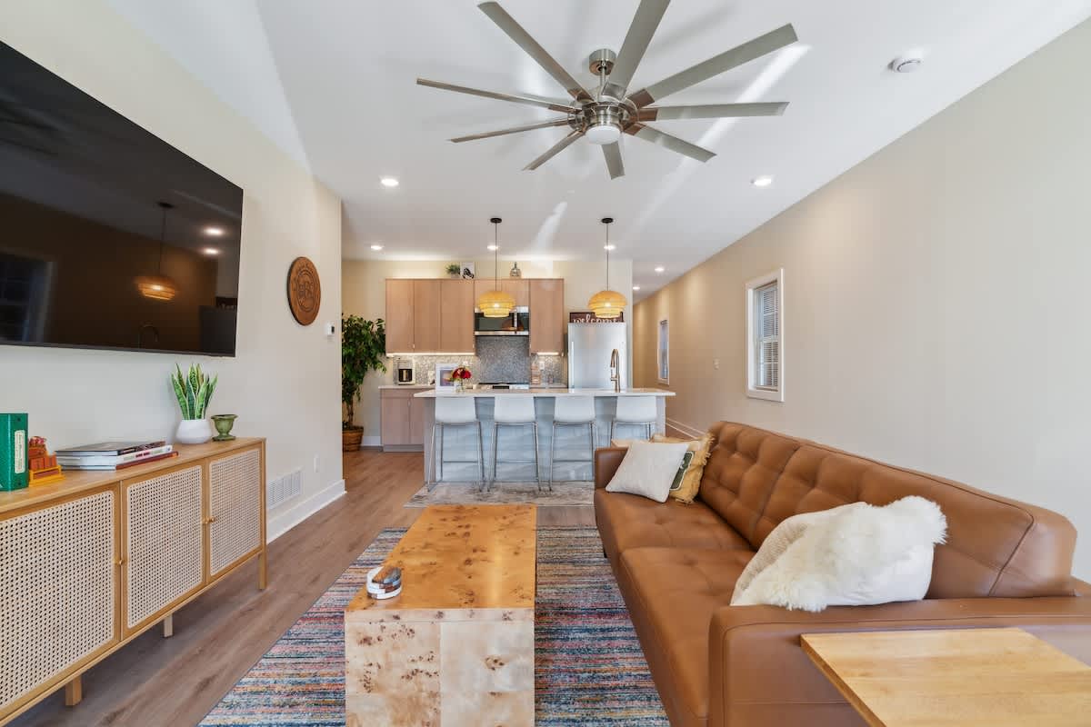 A Derby City Fav! 2bd/2Ba for Bourbon or Business!