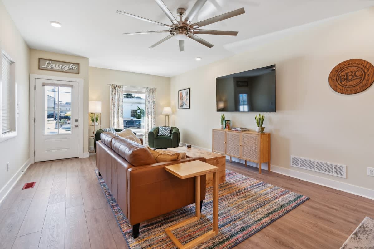 A Derby City Fav! 2bd/2Ba for Bourbon or Business!