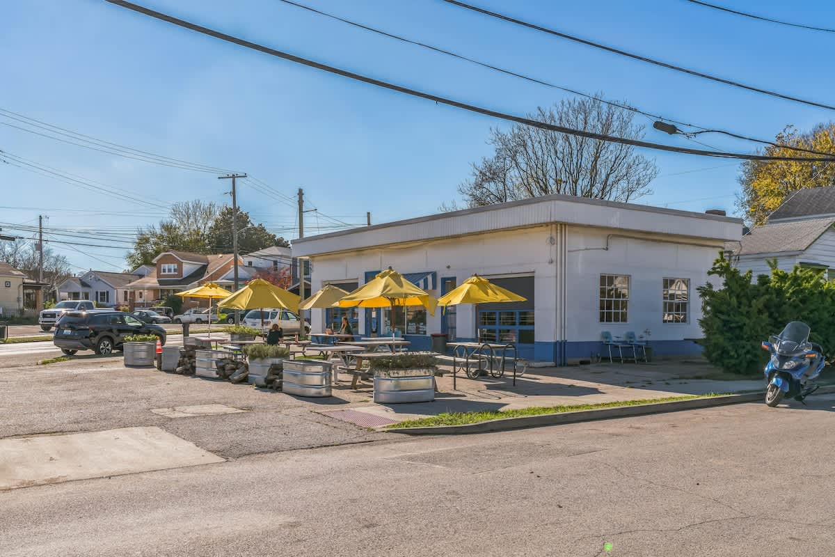 Feelin Good-2 Bd/2Ba in Germantown w/Parking!
