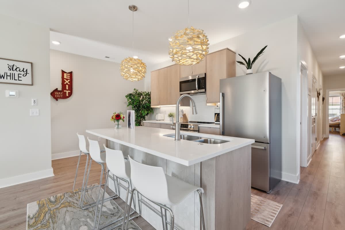 Feelin Good-2 Bd/2Ba in Germantown w/Parking!
