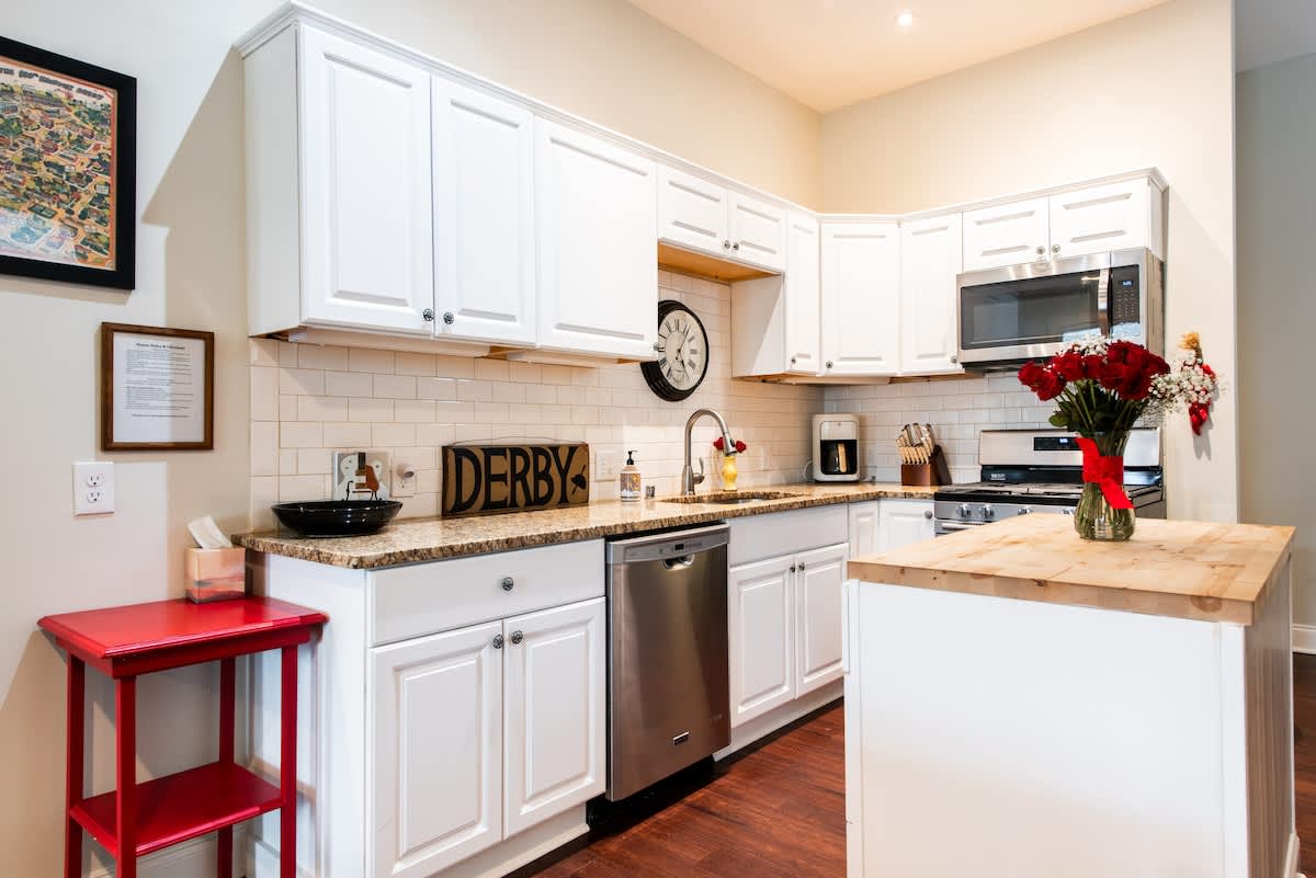 Highlands Fav Home! Walkable to eateries & bars!