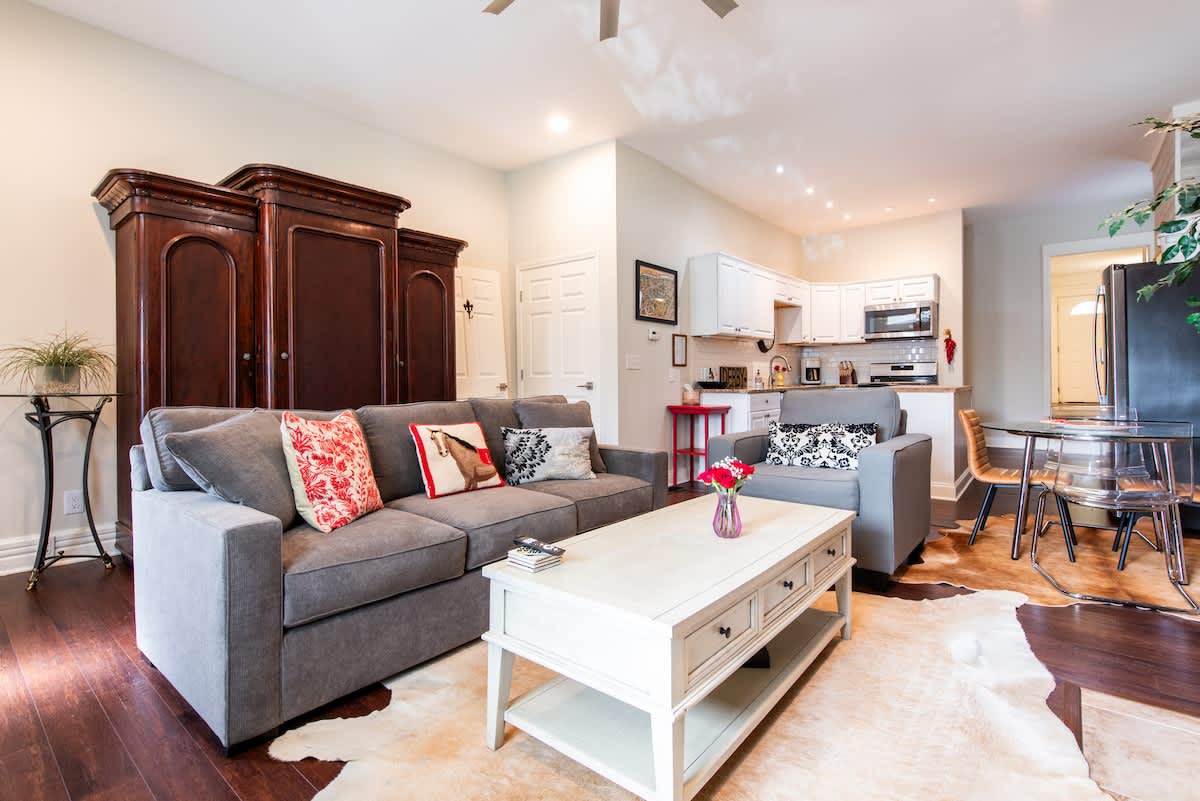 Highlands Fav Home! Walkable to eateries & bars!