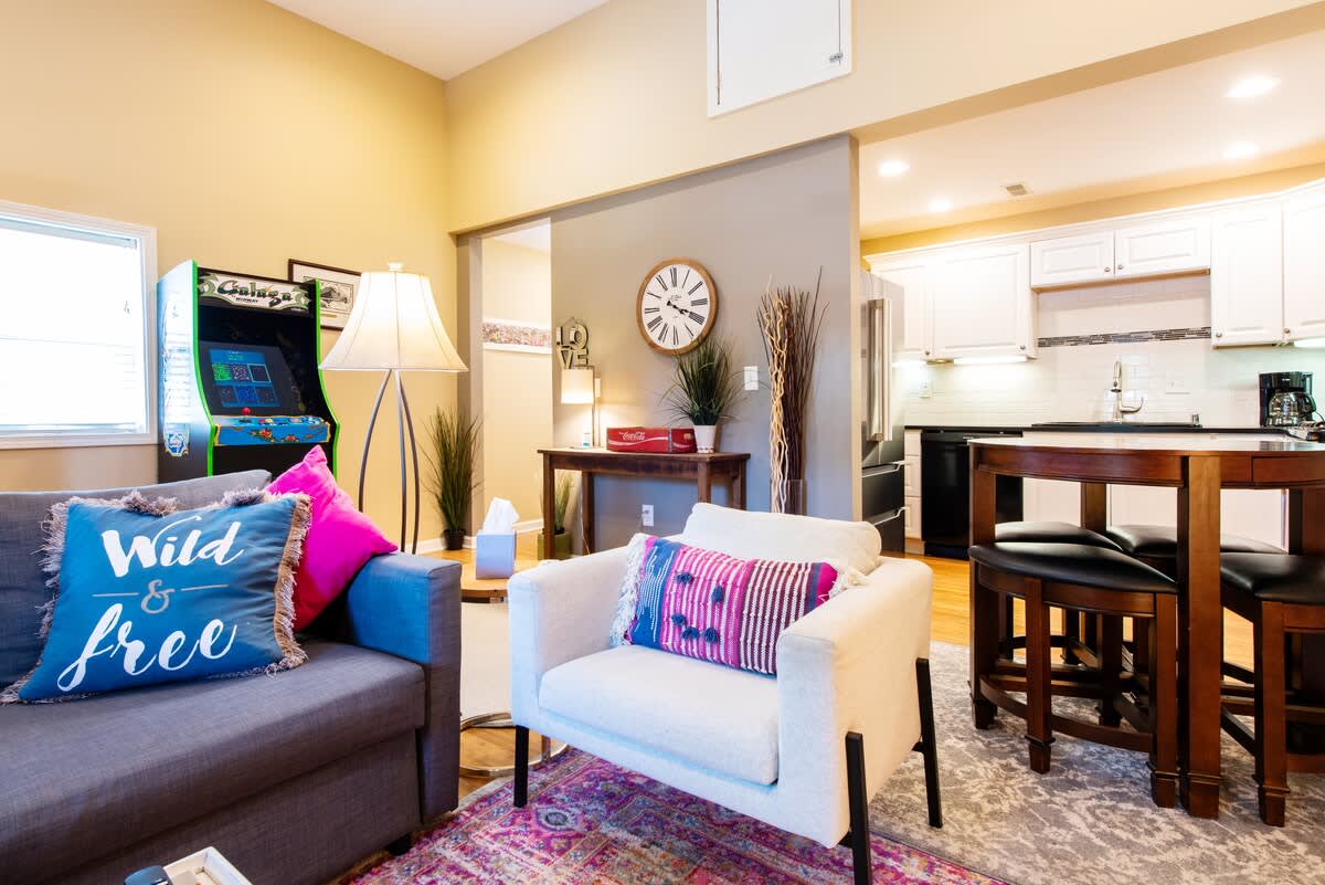 The Whiskey Stop | Modern 1BR Highlands Retreat