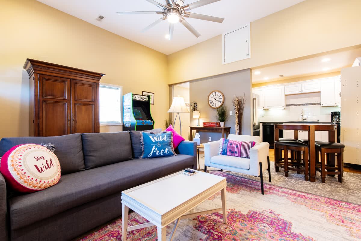 The Whiskey Stop | Modern 1BR Highlands Retreat