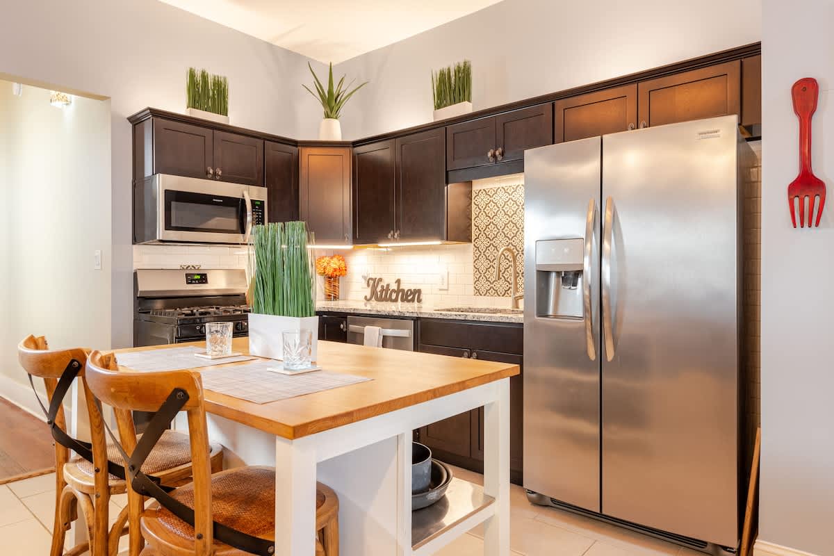 Bourbon Belle- Cozy Gtown home w/Private Parking!
