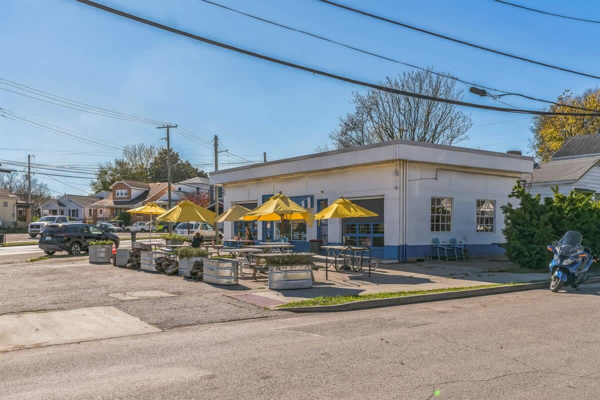 Bourbon Belle- Cozy Gtown home w/Private Parking!