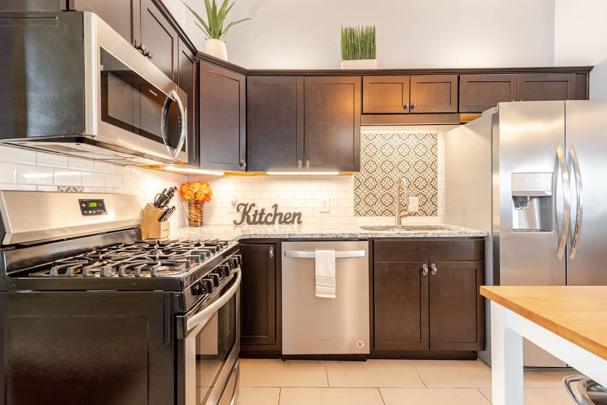 Bourbon Belle- Cozy Gtown home w/Private Parking!