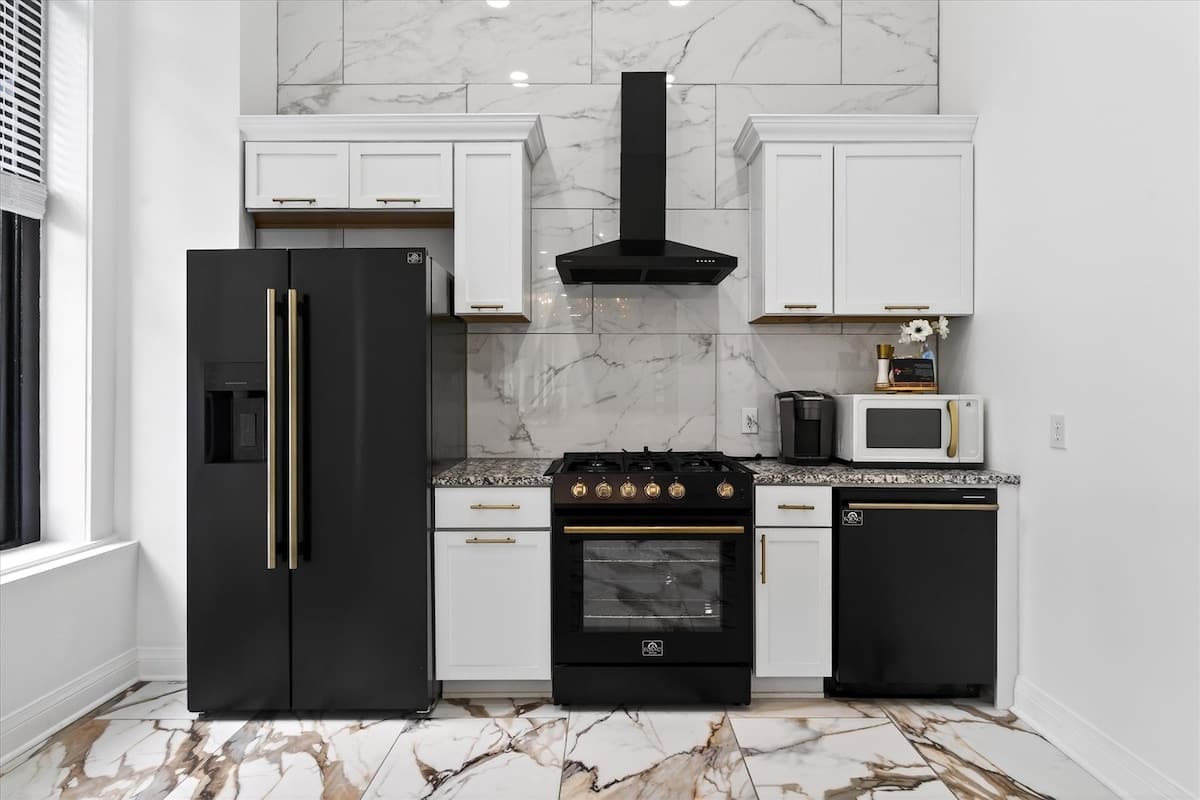 Exclusive Downtown retreat w/ stunning city views!