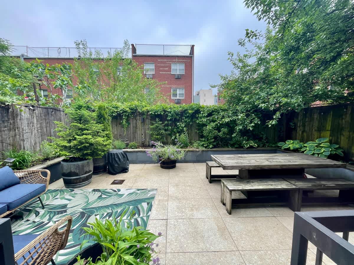 Bright 2-Story Brooklyn Oasis w Patio & Fire Pit - Foto 19
