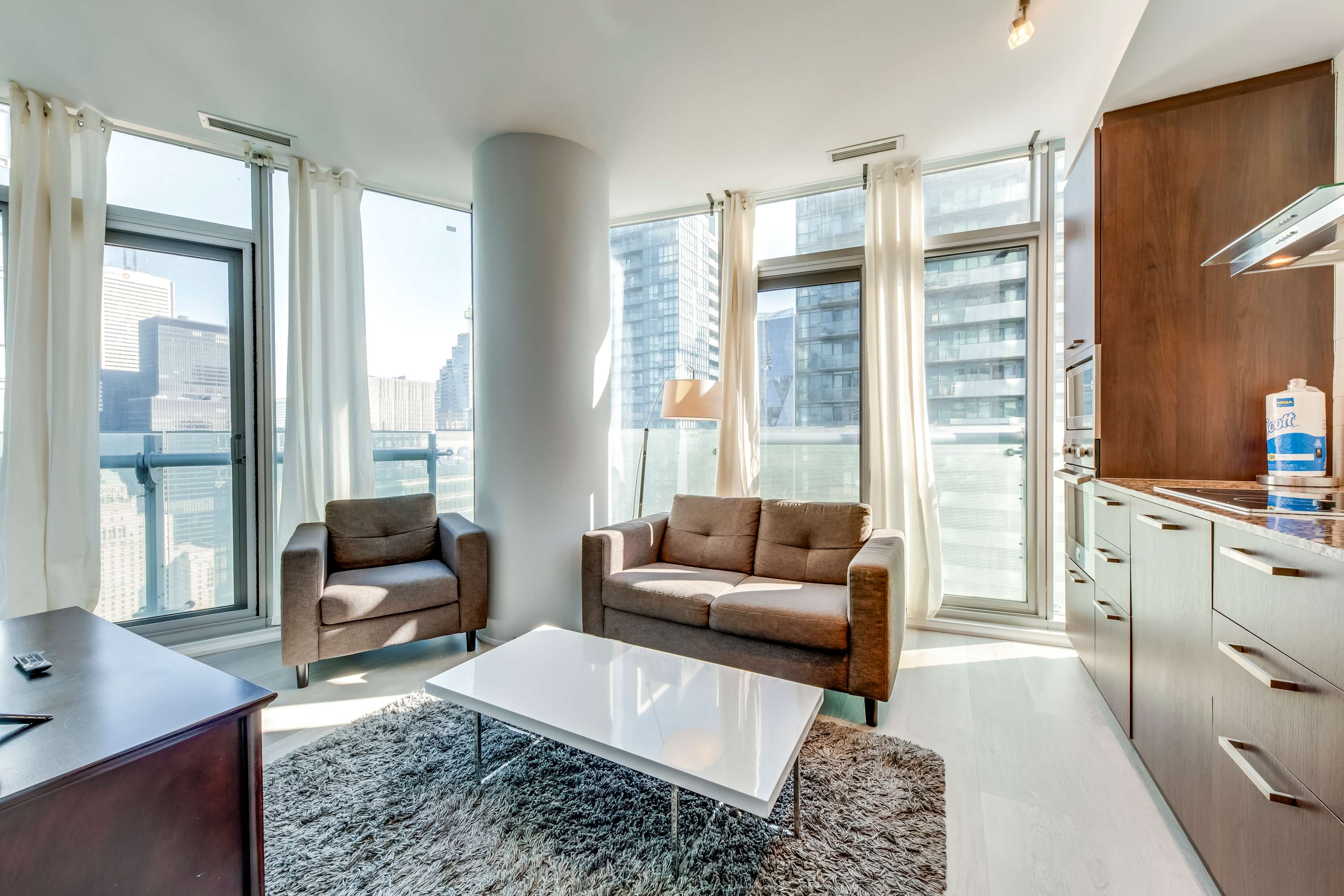 Beautiful Harbourfront Condo in Downtown Toronto