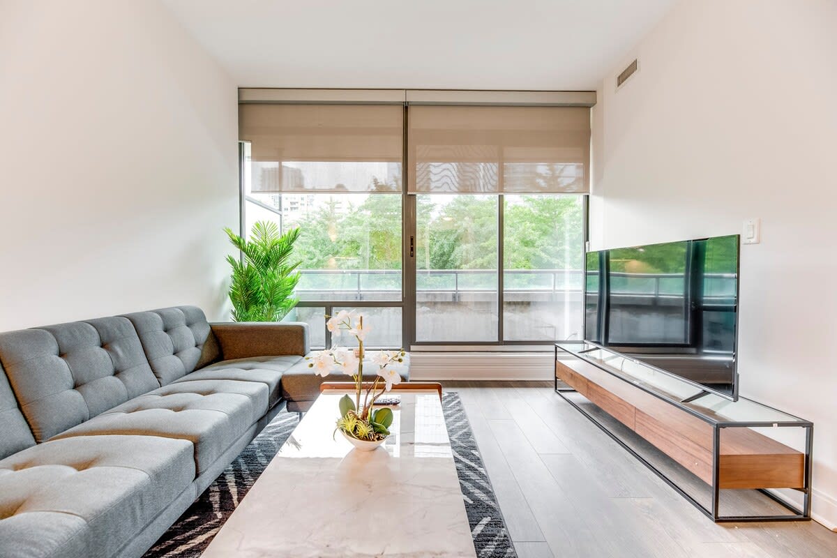 Yorkville 1 Bedroom Plus Home Office Suite