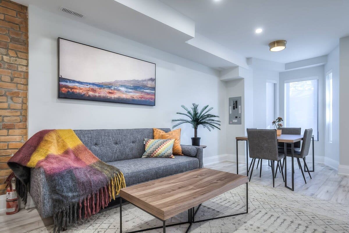 Study & Stay Suite | Near UofT, TMU + Intern Hubs