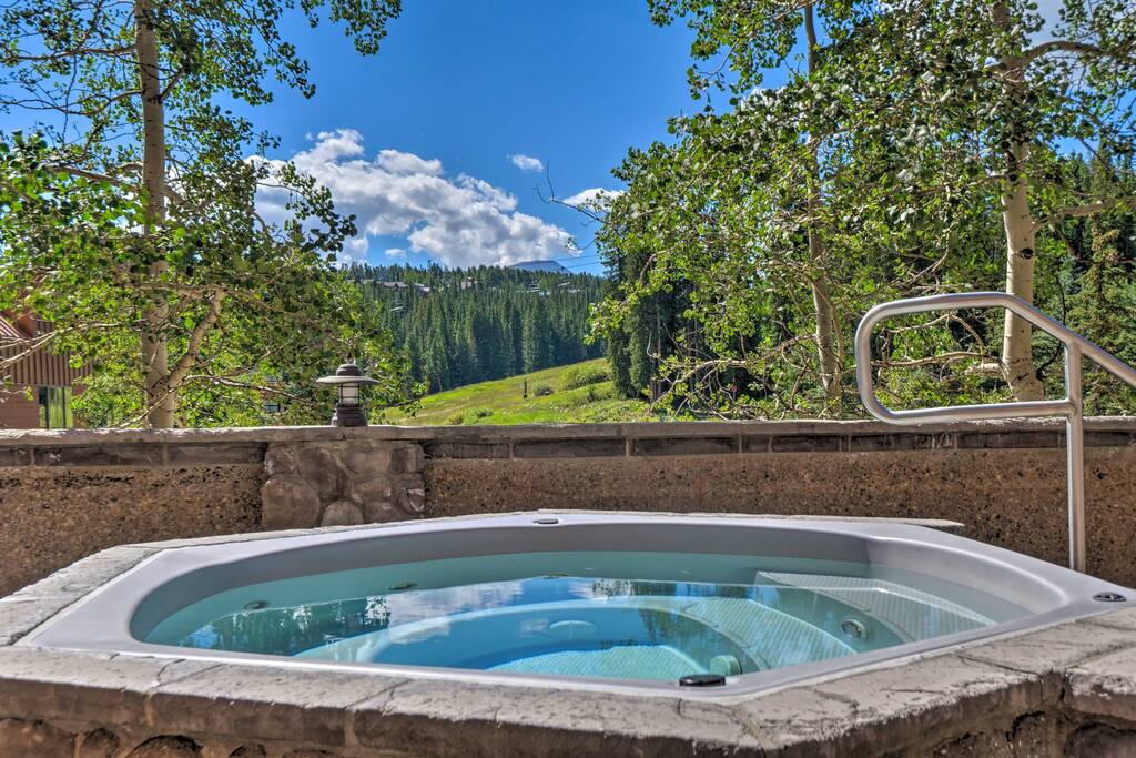 Cozy Ski-In/Out Studio In Building 4 | Kitchen | Hot Tubs, Dog Friendly — Breckenridge, CO — vacation rental