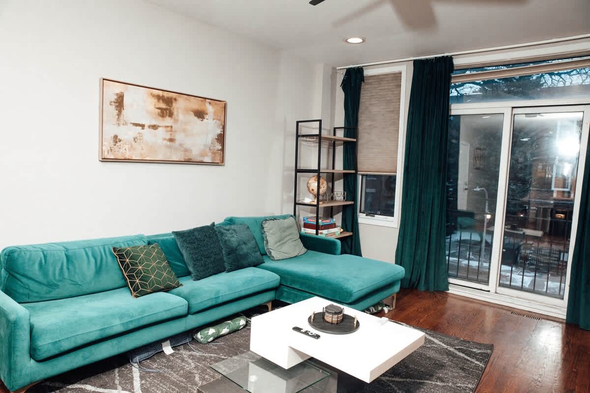 Modern & Spacious Stay in Historic Bronzeville - Picture 1