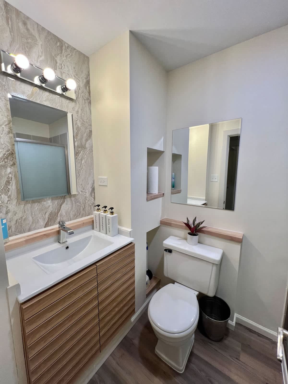 Elegant 3BR River North Escape l Free Parking