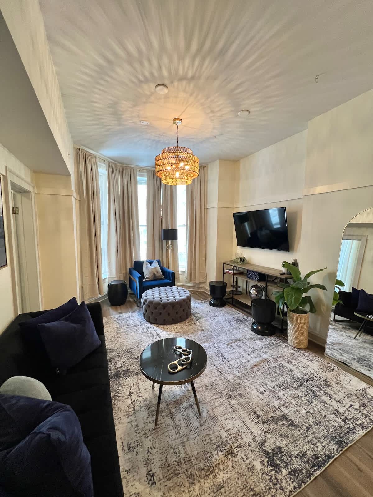 Elegant 3BR River North Escape l Free Parking