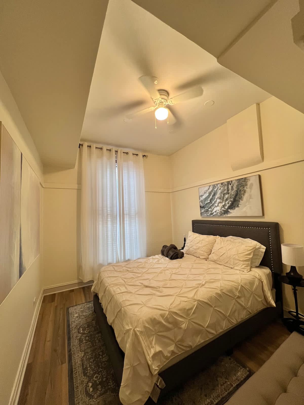 Elegant 3BR River North Escape l Free Parking