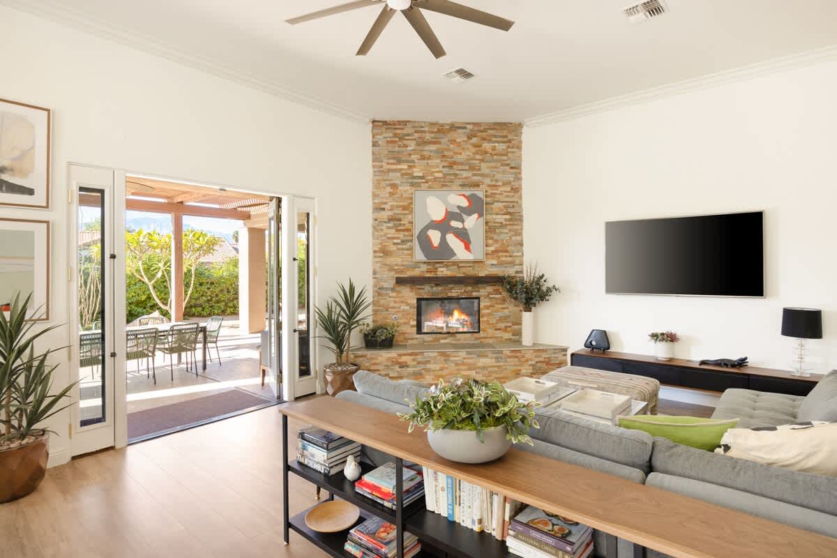 Desert Dreamhouse 4BR + Pool/Spa 6