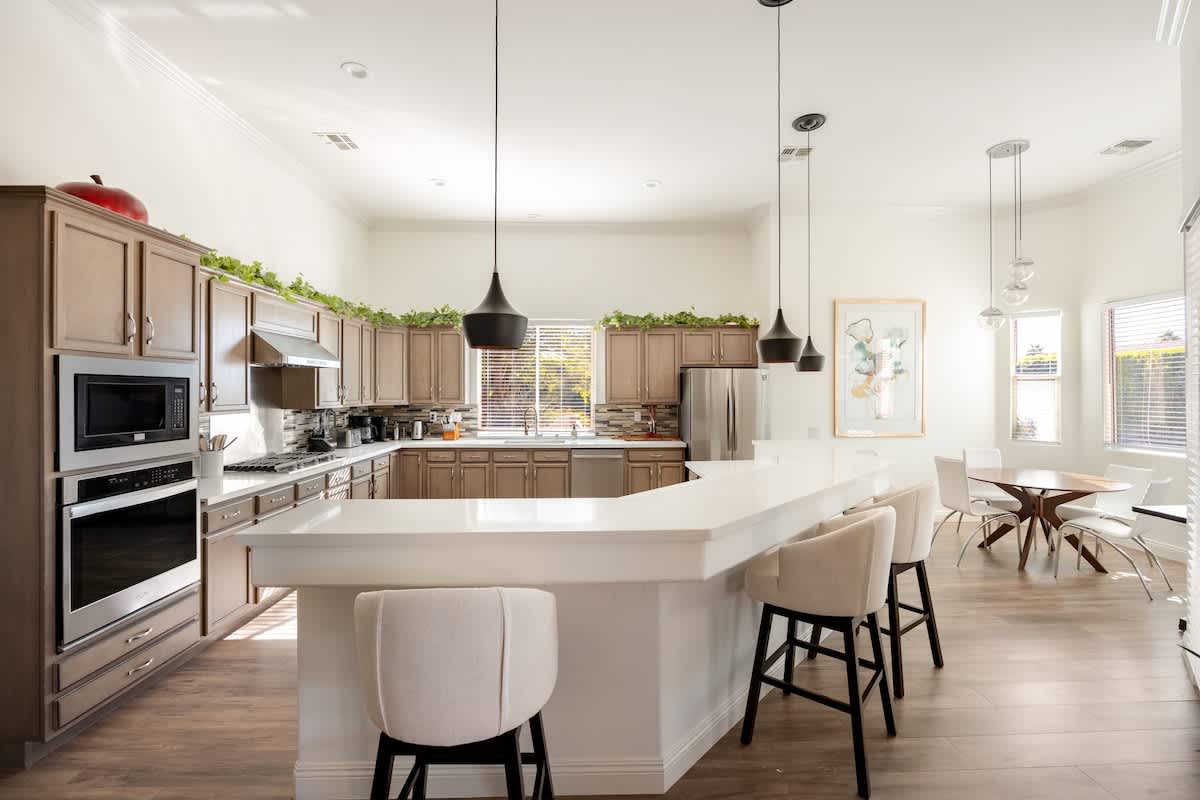 Desert Dreamhouse 4BR + Pool/Spa 2