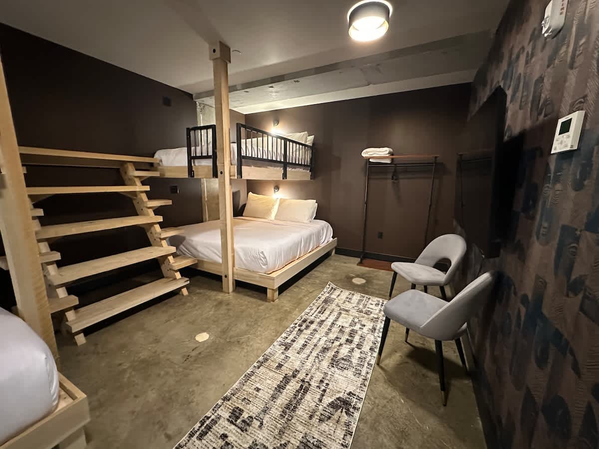 Sleep8 4Beds 1BR 1BA A12 Justify B01