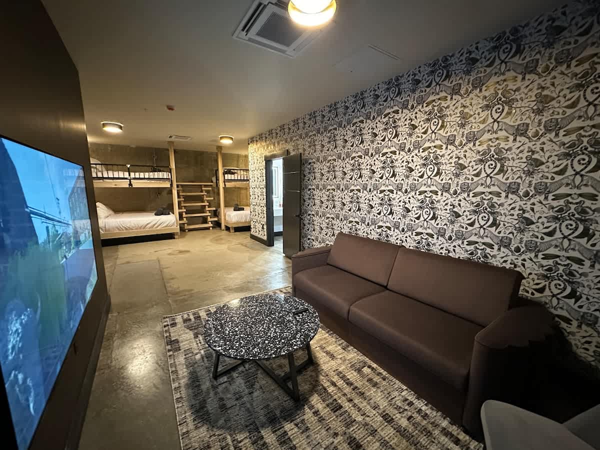 Sleep8 4Beds 1BR 1BA A12 Gallant Fox B02
