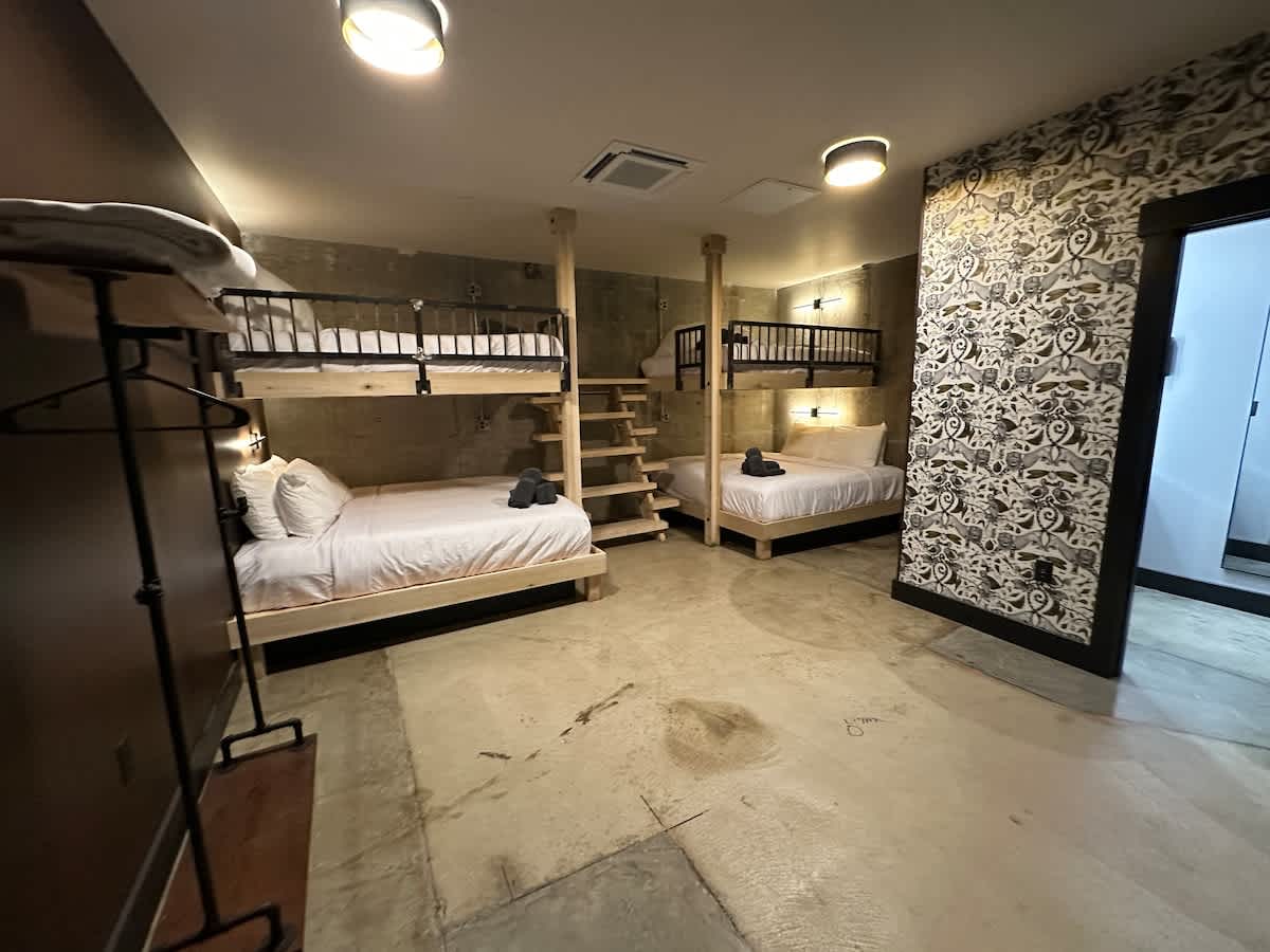 Sleep8 4Beds 1BR 1BA A12 Gallant Fox B02
