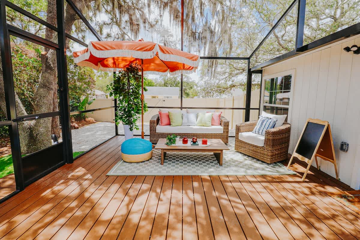 Private UCF Apt  King  Priv Yard  Outdoor Tub