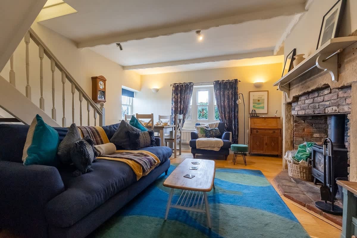 Cosy Shilbottle Cottage: Log Fire, Garden & Parking