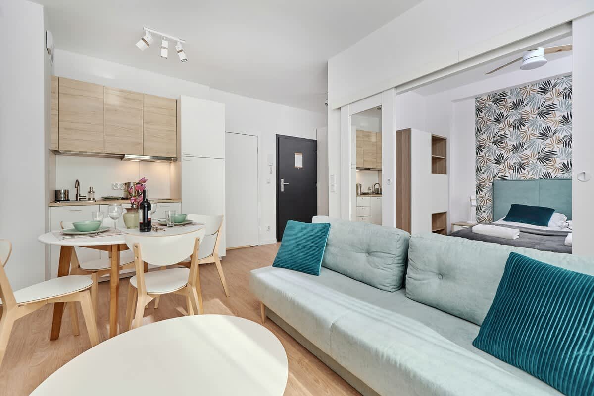 Kościuszki 130 Wrocław | Comfortable & Bright Apartment with Parking | Furnished Balcony | Smart TV — Wrocław, Województwo dolnośląskie — vacation rental