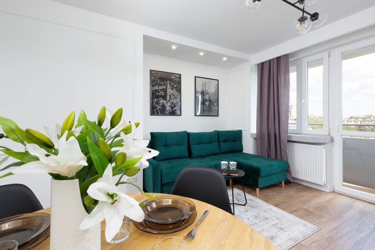 Popiełuszki 17C Warsaw | Comfortable Apartment for 4 People | Balconies | 550 m from the Metro Station | Close to a Park with a Playground — Warszawa, Województwo mazowieckie — vacation rental