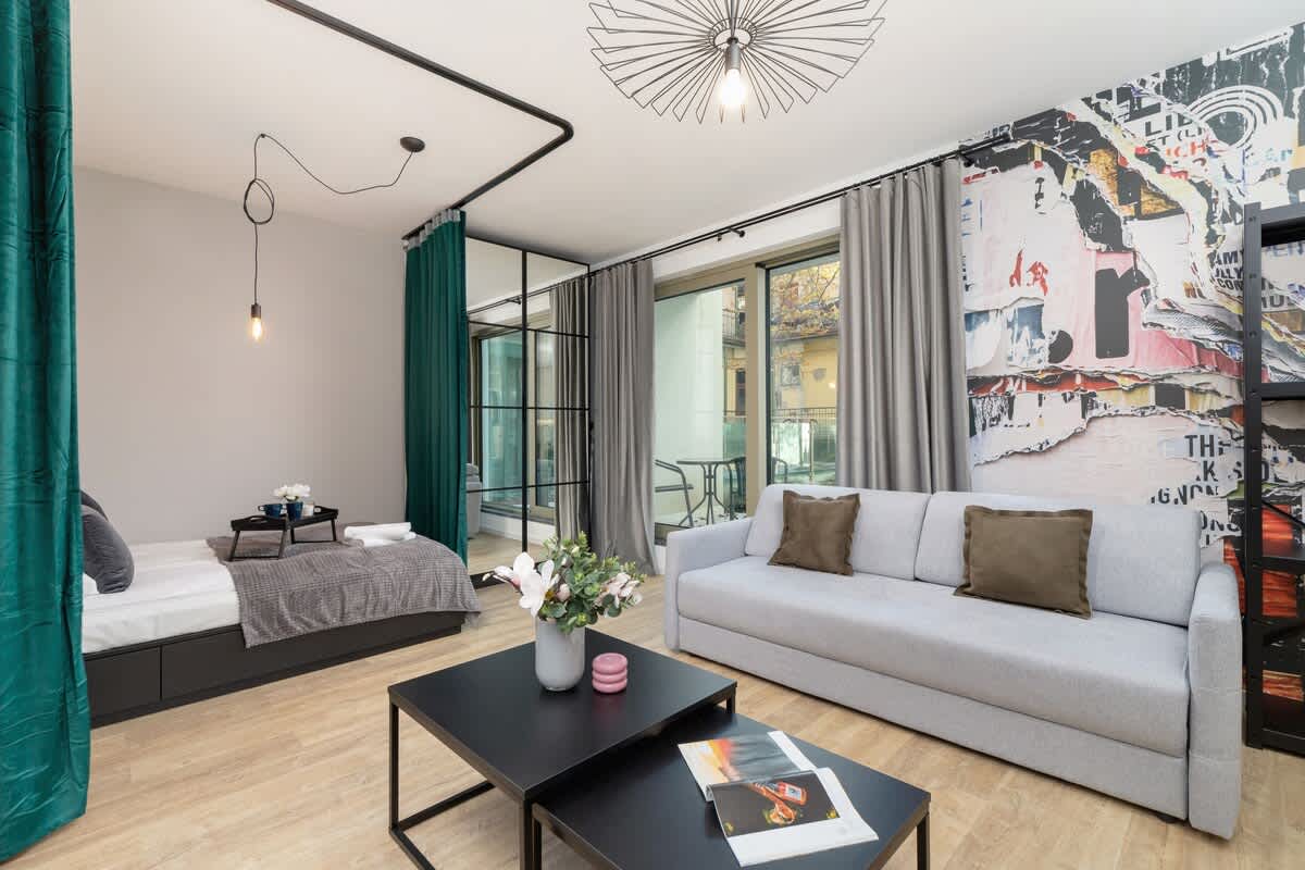 Długosza 4 | Elegant Studio with a Balcony
