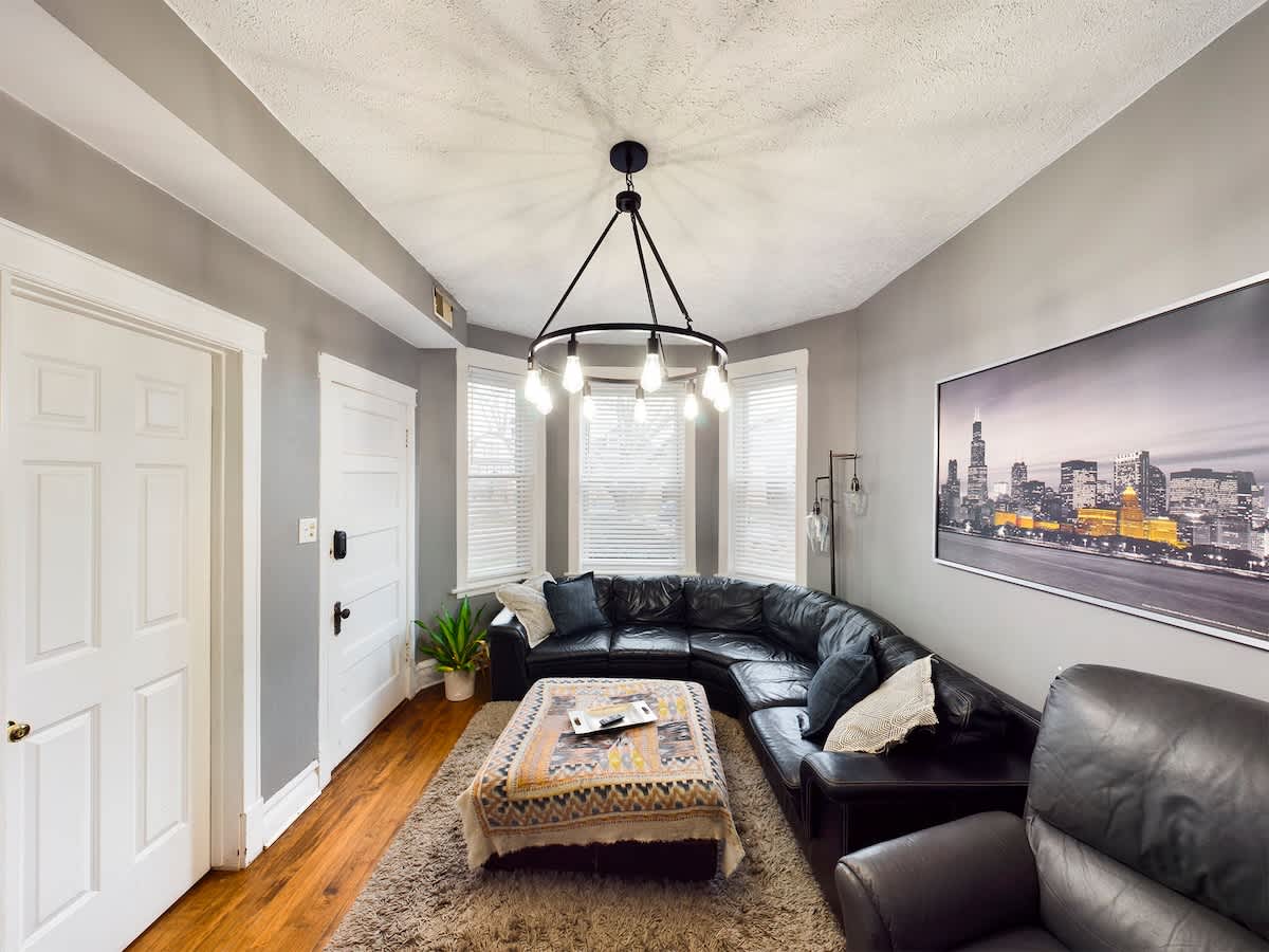 Chi-Town Hideout #1 4