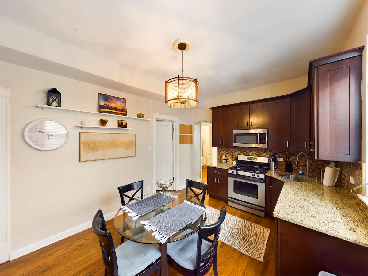 Chi-Town Hideout #1 5